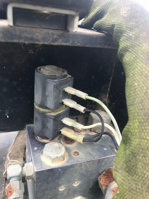Harness | Machine Side John Deere 3 Pin to Attachment Side - 2 x Spade Lugs | SG-JD03-SP4-9 | Skid Steer Genius
